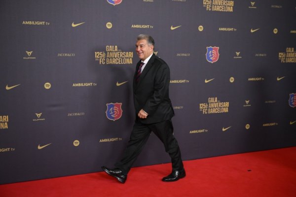 每体：巴萨详情将于本周五赶赴日本，乐天集团出头惩处了问题